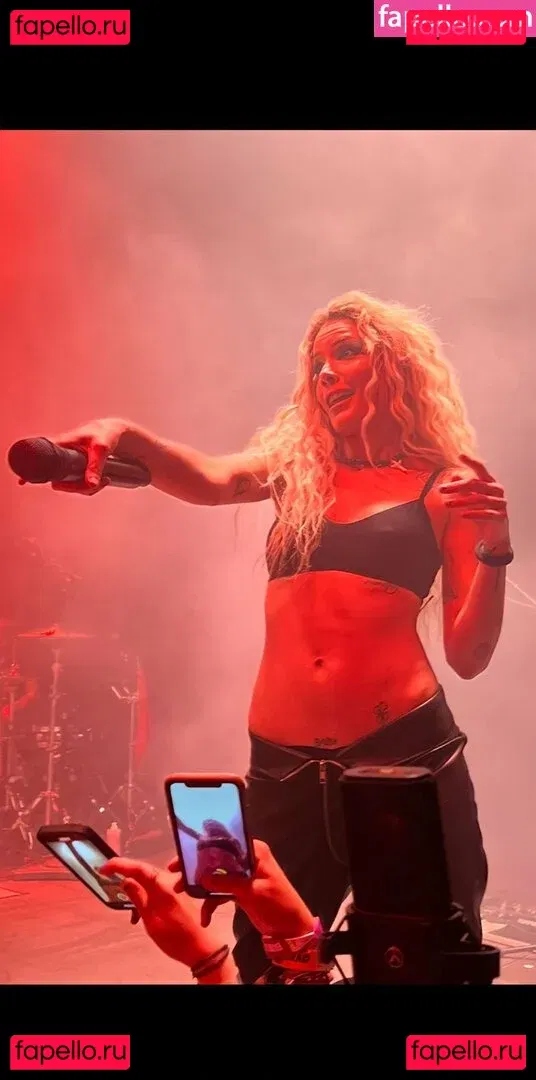 Halsey Onlyfans Photo Gallery 