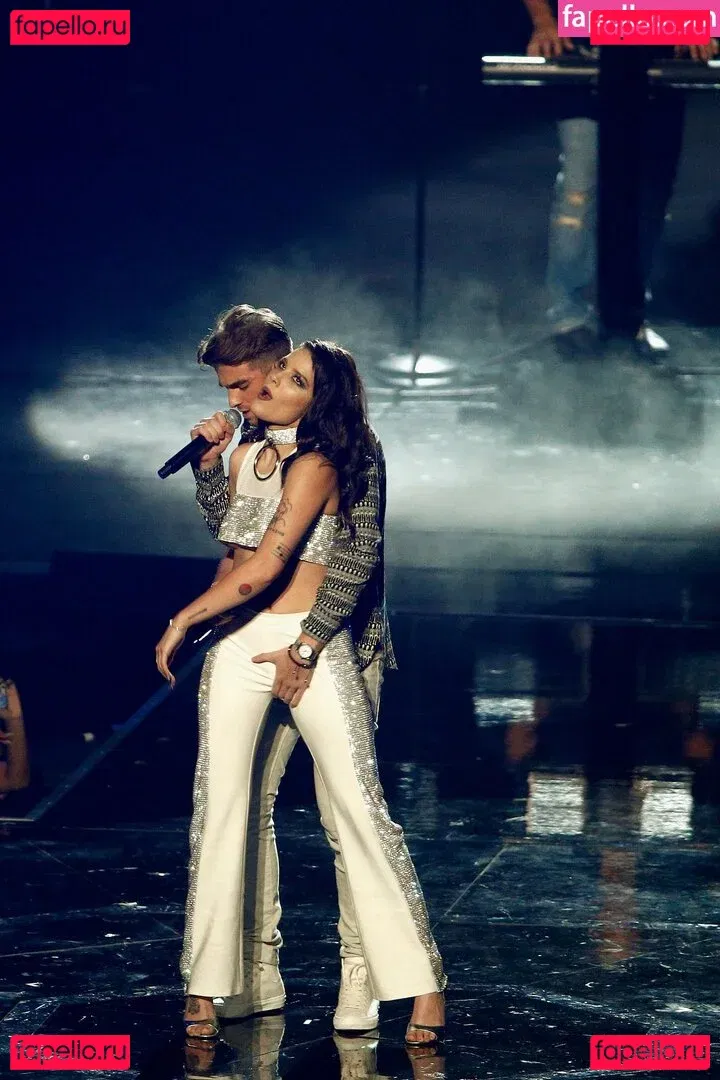 Halsey Onlyfans Photo Gallery 