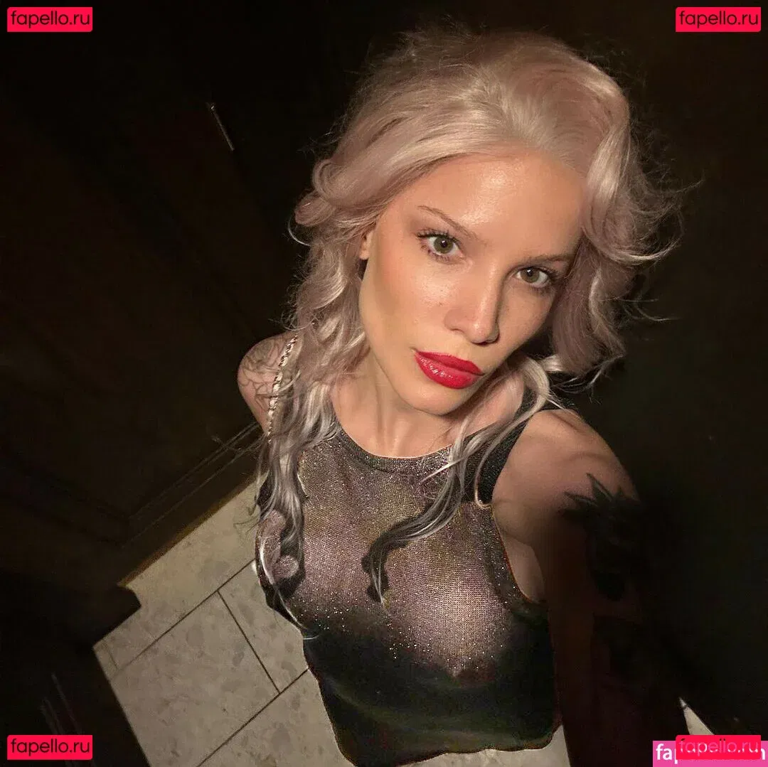 Halsey Onlyfans Photo Gallery 