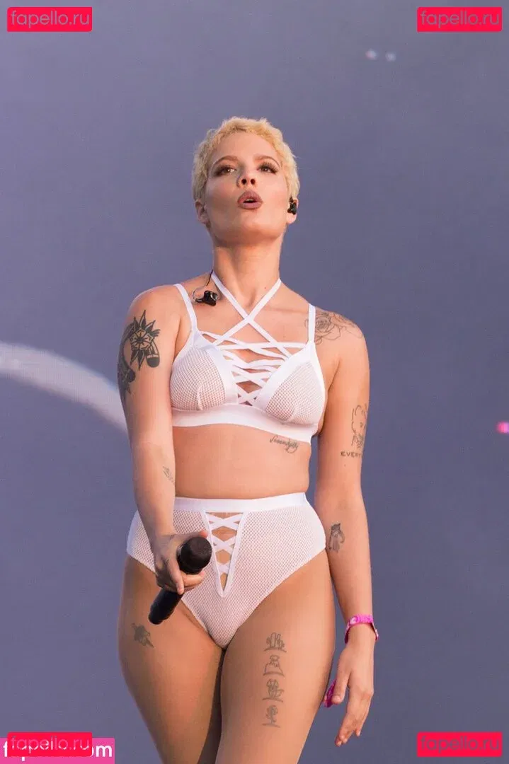 Halsey Onlyfans Photo Gallery 