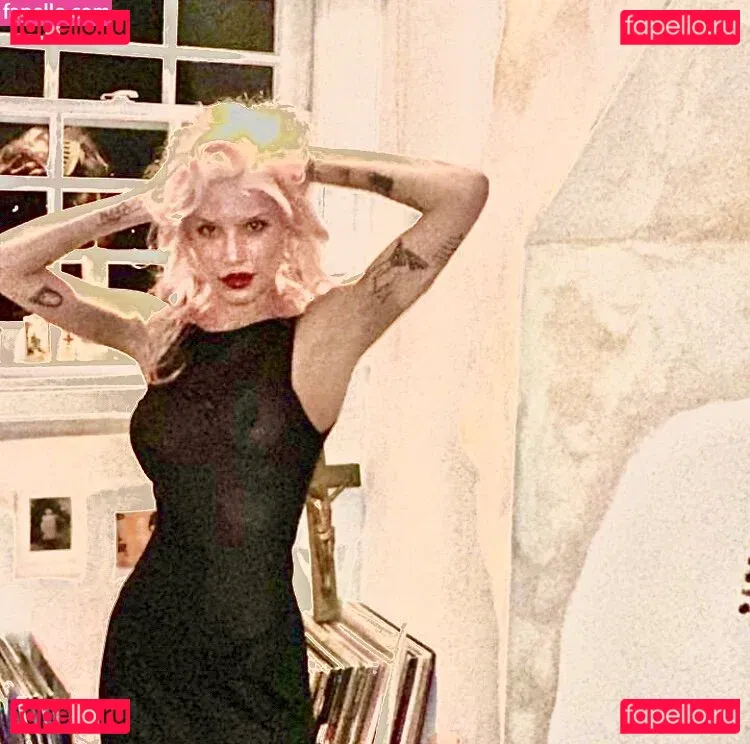 Halsey Onlyfans Photo Gallery 