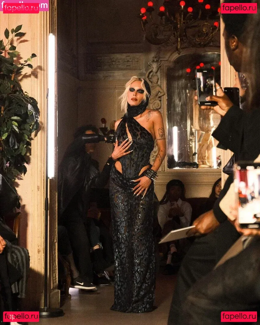 Halsey Onlyfans Photo Gallery 