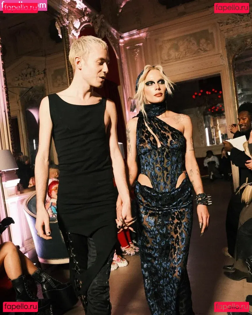 Halsey Onlyfans Photo Gallery 