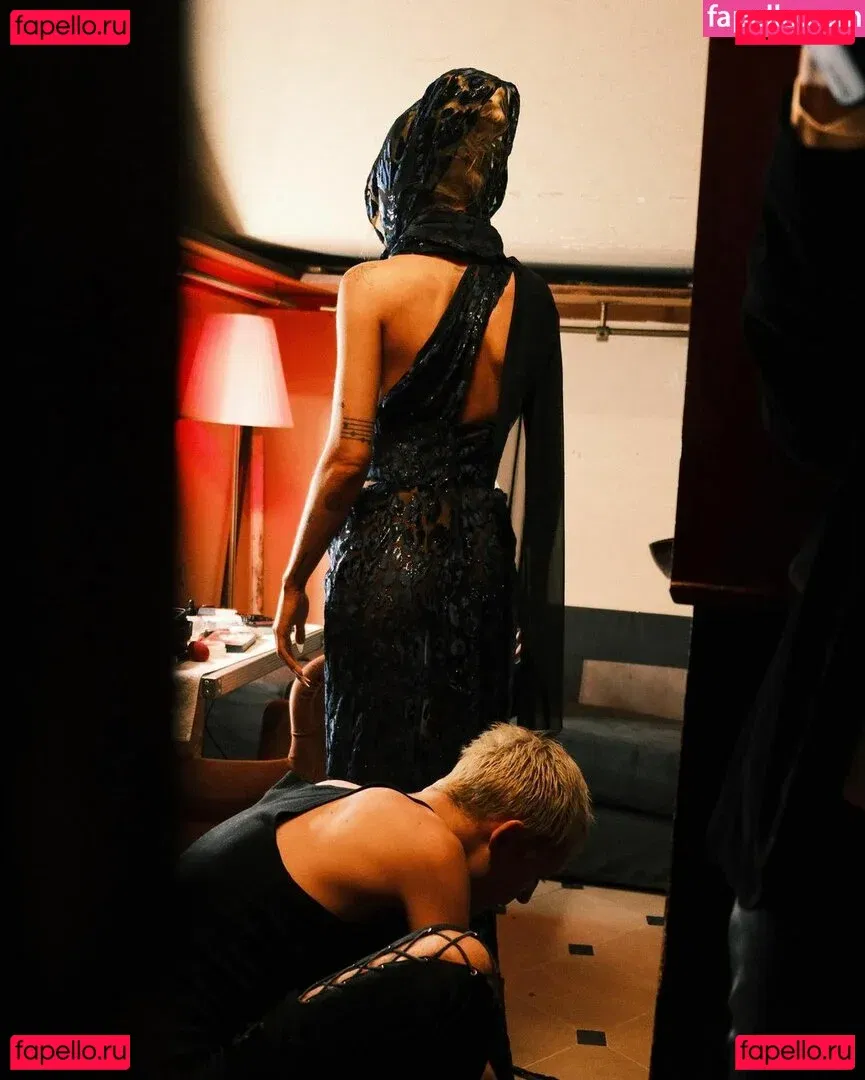 Halsey Onlyfans Photo Gallery 