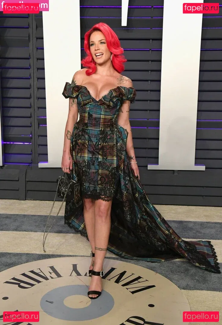 Halsey Onlyfans Photo Gallery 