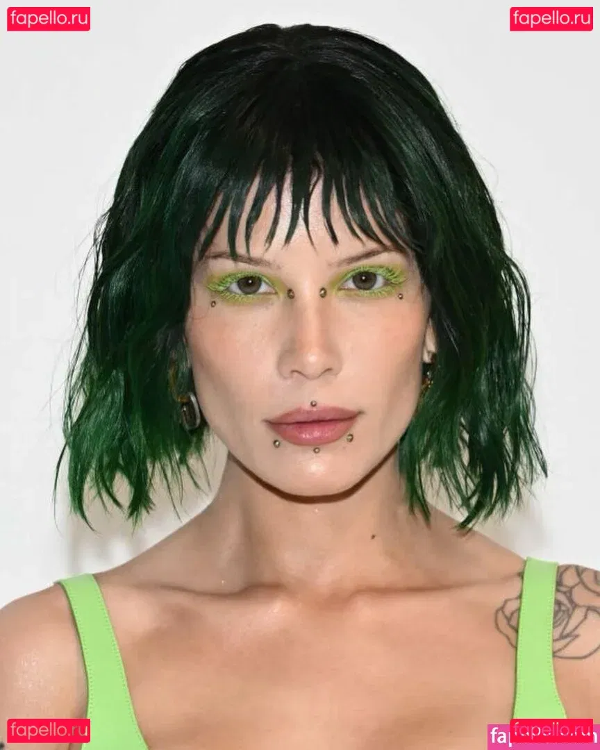 Halsey Onlyfans Photo Gallery 