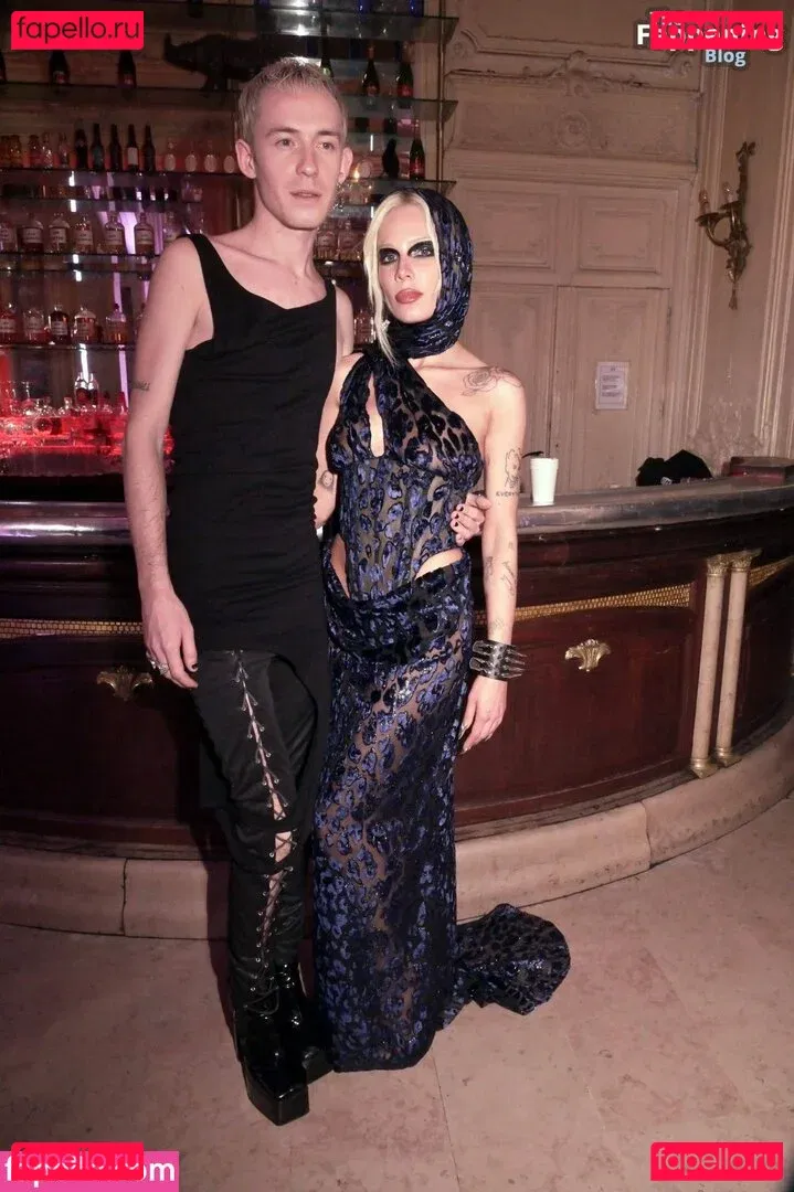 Halsey Onlyfans Photo Gallery 