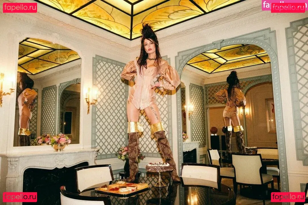 Halsey Onlyfans Photo Gallery 