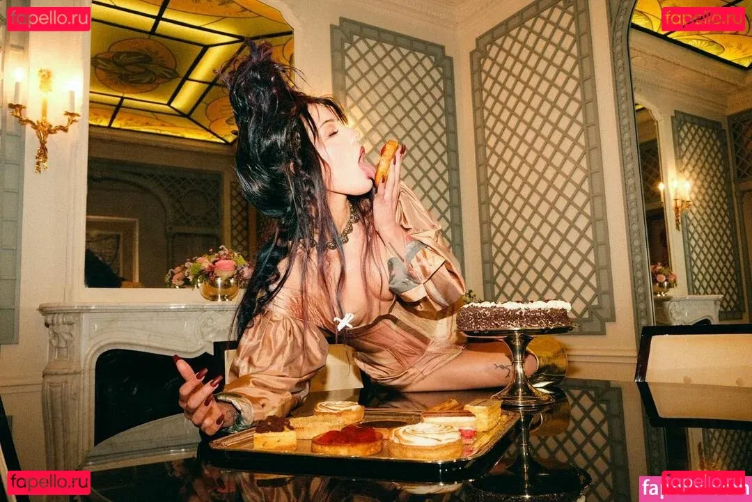 Halsey Onlyfans Photo Gallery 