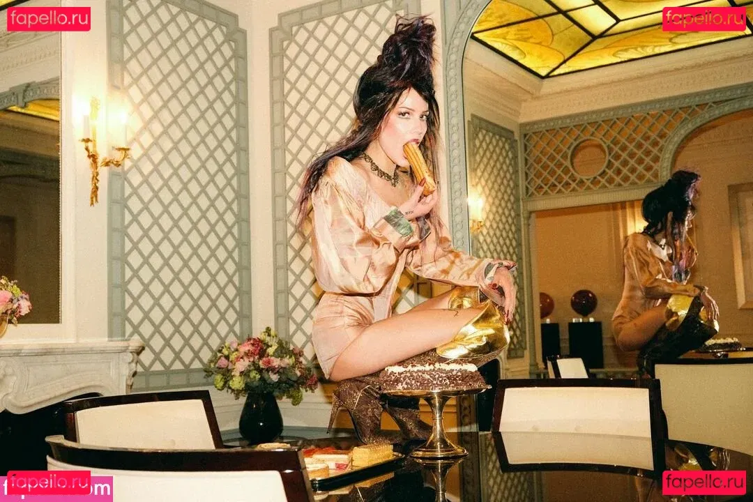 Halsey Onlyfans Photo Gallery 