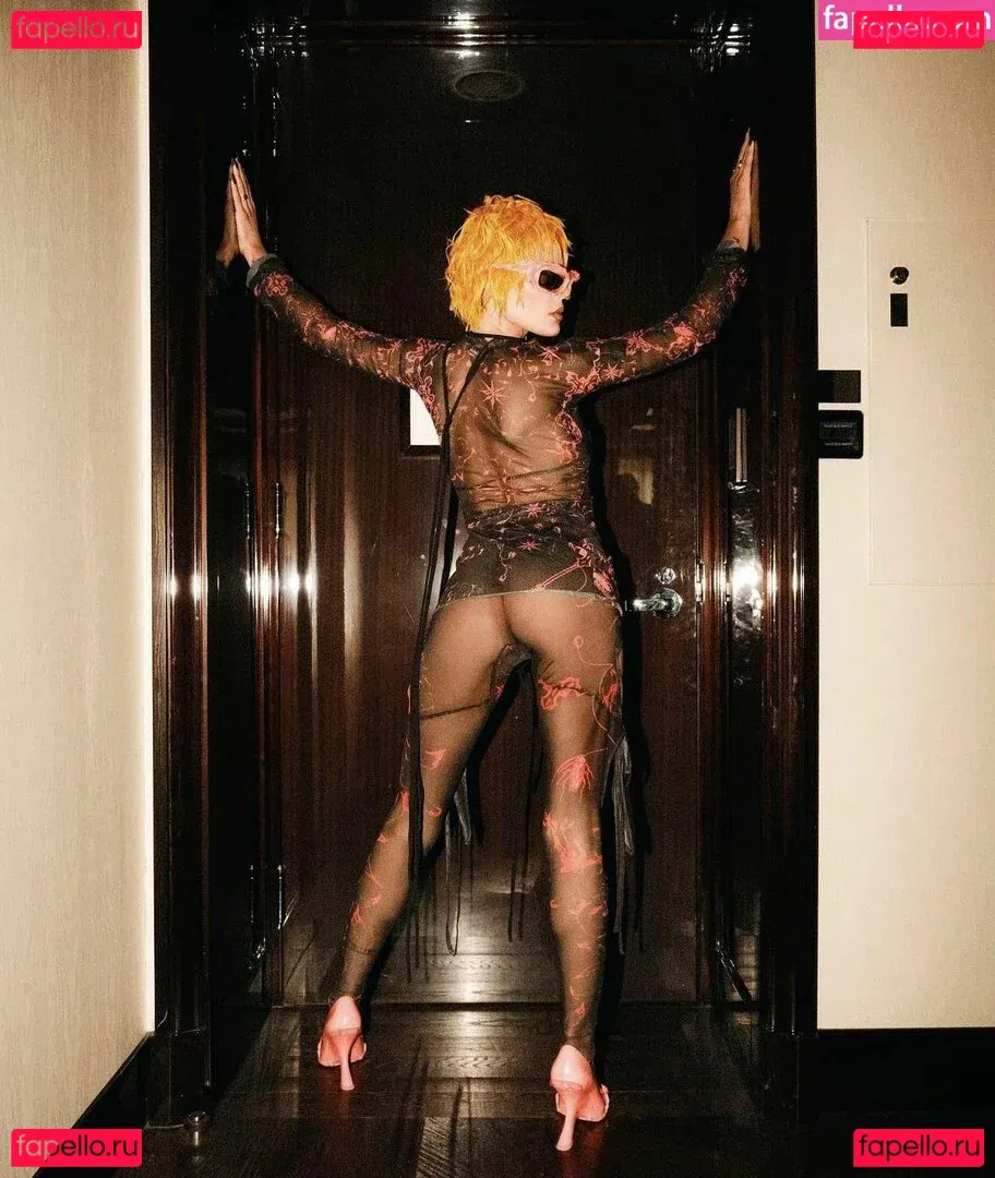 Halsey Onlyfans Photo Gallery 