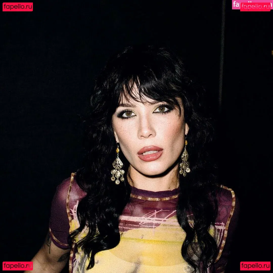 Halsey Onlyfans Photo Gallery 