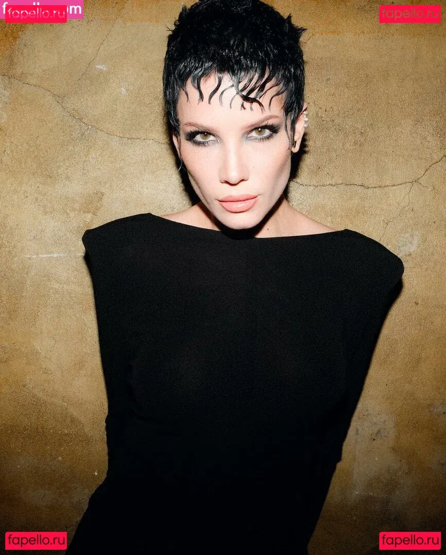 Halsey Onlyfans Photo Gallery 