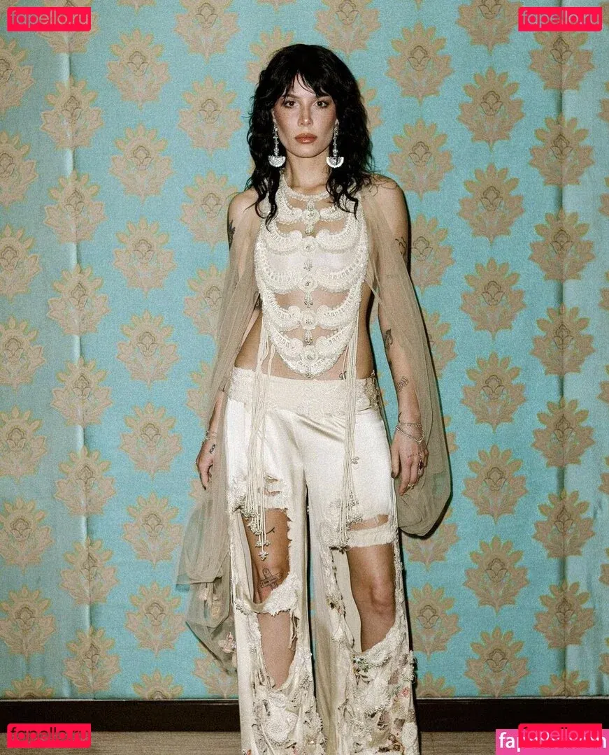 Halsey Onlyfans Photo Gallery 