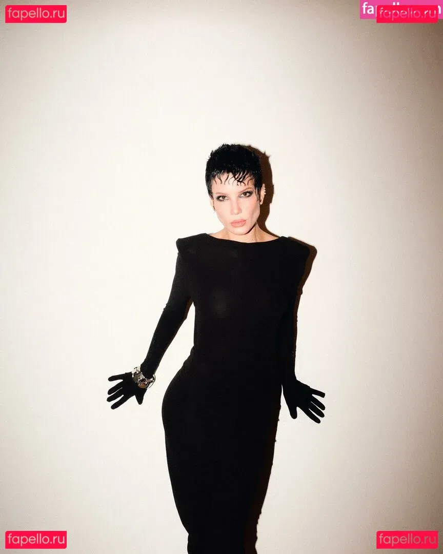 Halsey Onlyfans Photo Gallery 