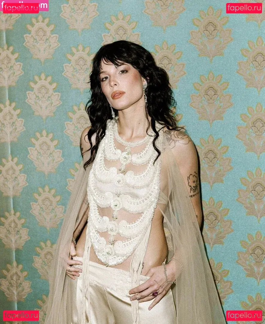 Halsey Onlyfans Photo Gallery 