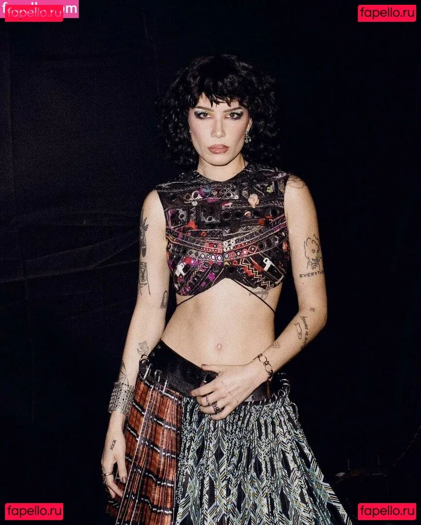 Halsey Onlyfans Photo Gallery 