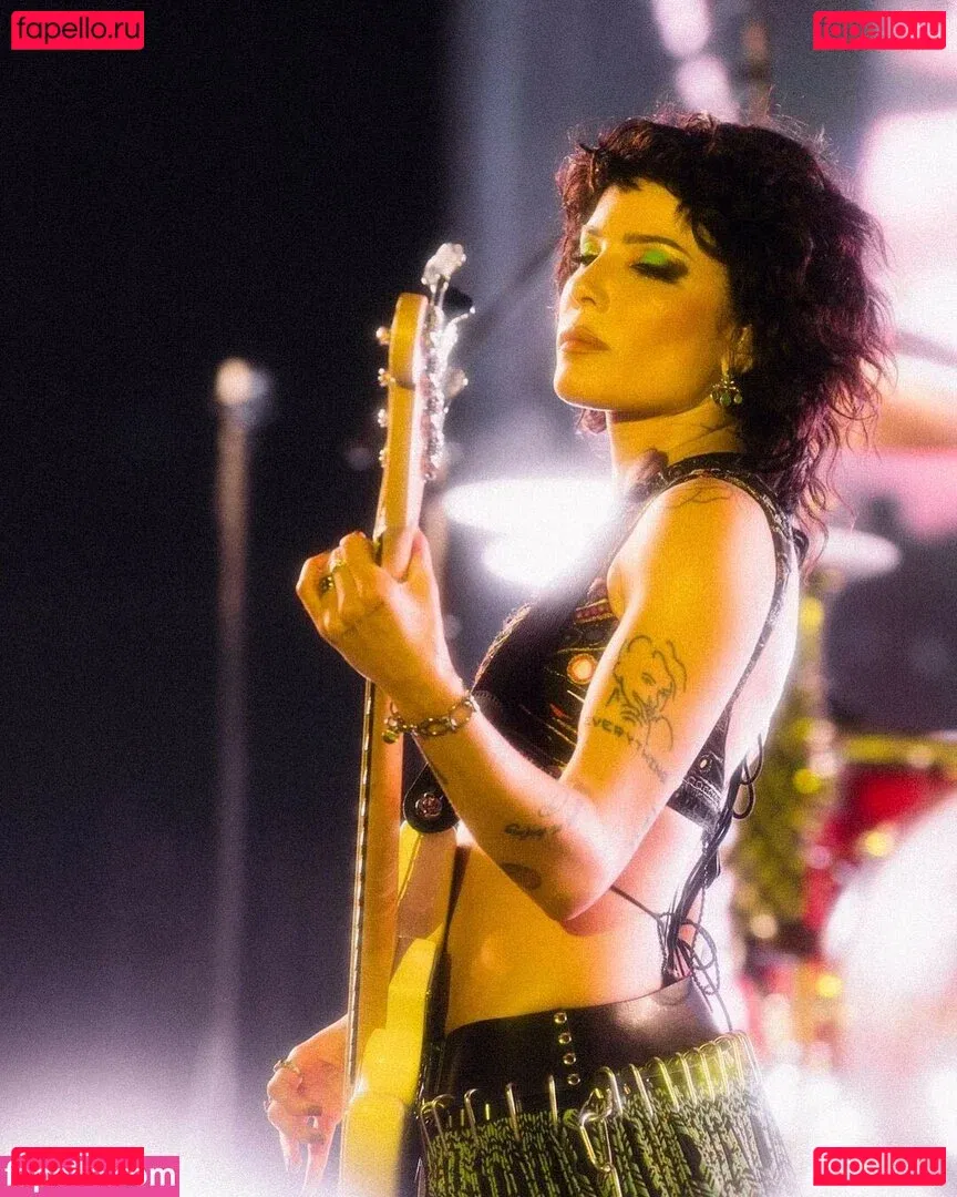 Halsey Onlyfans Photo Gallery 