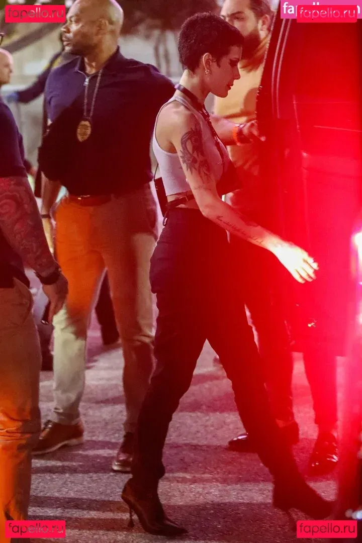 Halsey Onlyfans Photo Gallery 