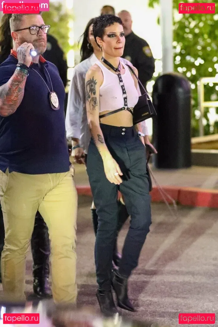 Halsey Onlyfans Photo Gallery 