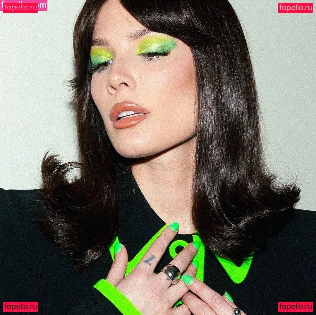 Halsey Onlyfans Photo Gallery 