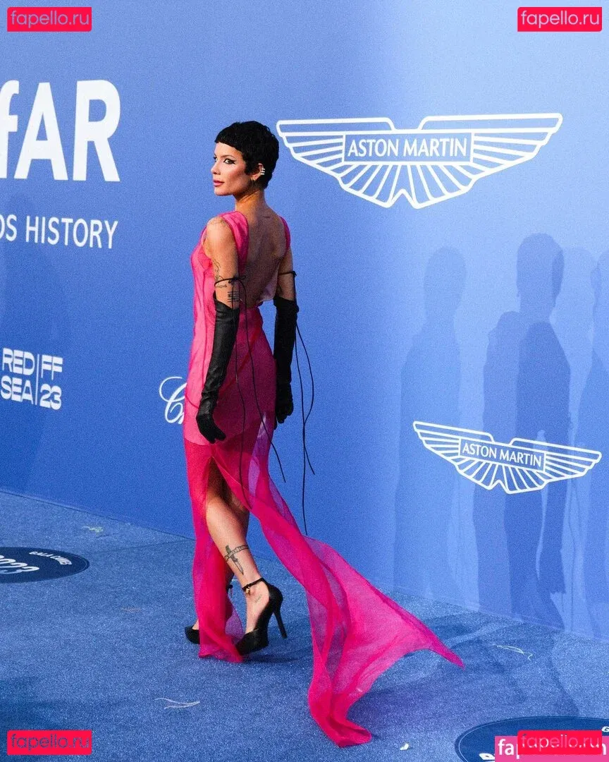 Halsey Onlyfans Photo Gallery 