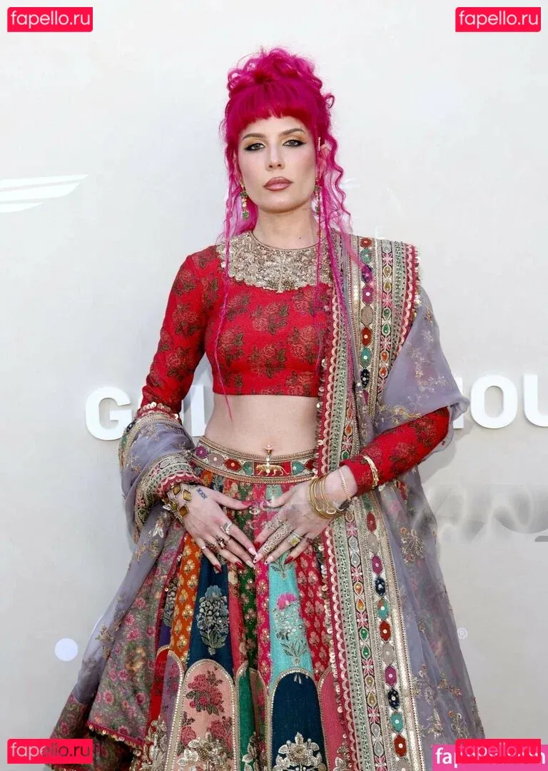 Halsey Onlyfans Photo Gallery 