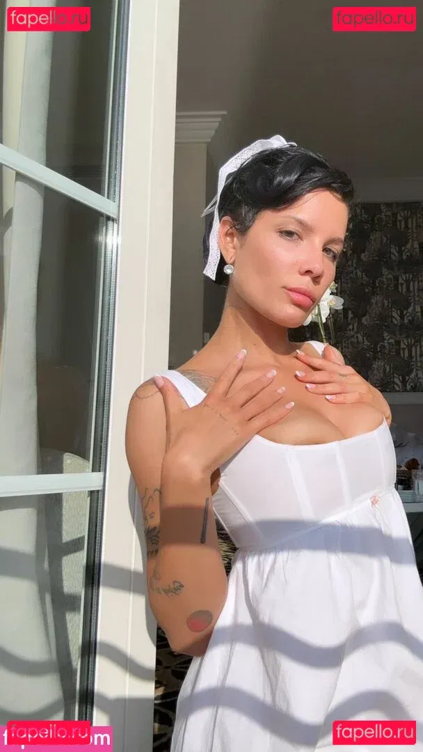 Halsey Onlyfans Photo Gallery 
