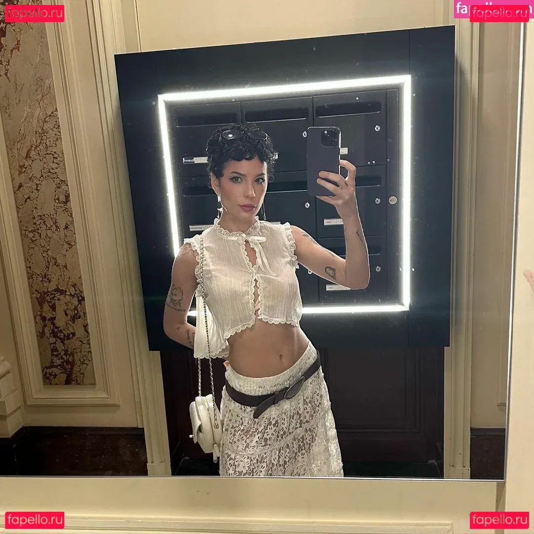 Halsey Onlyfans Photo Gallery 