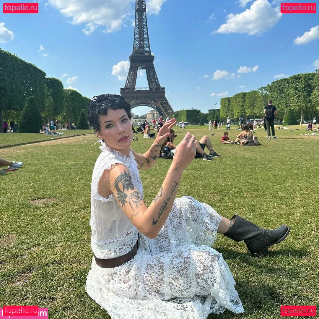 Halsey Onlyfans Photo Gallery 