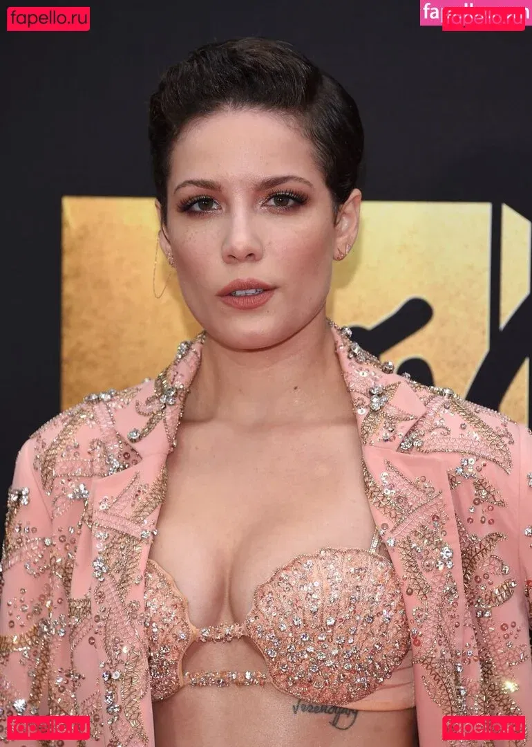 Halsey Onlyfans Photo Gallery 