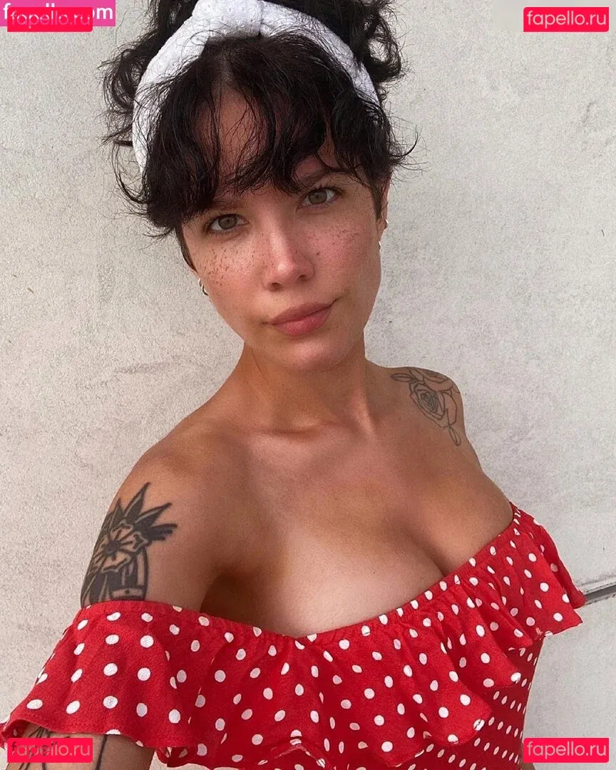 Halsey Onlyfans Photo Gallery 