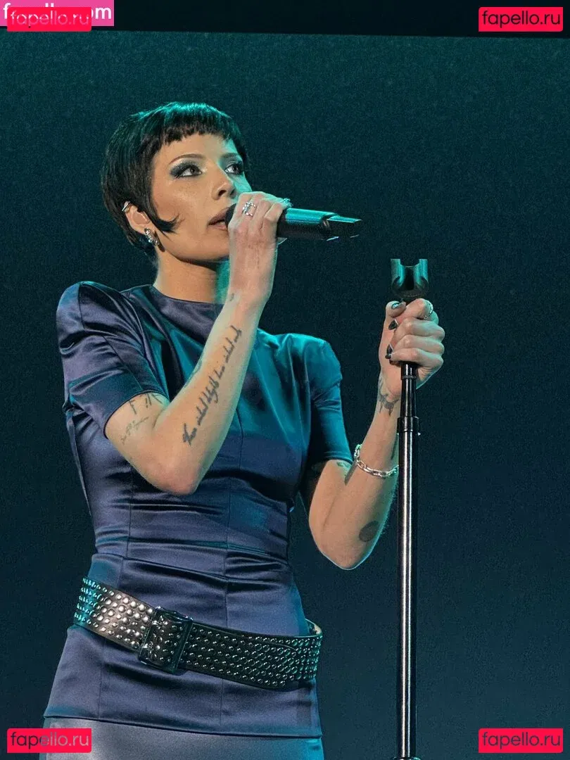 Halsey Onlyfans Photo Gallery 