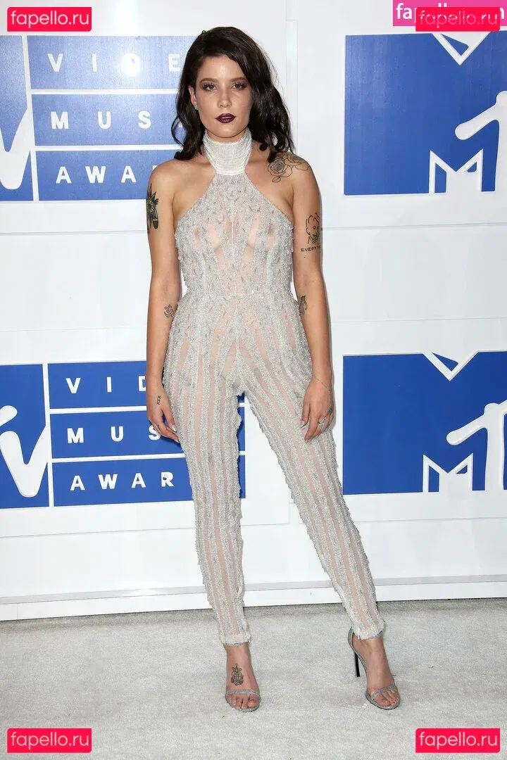 Halsey Onlyfans Photo Gallery 