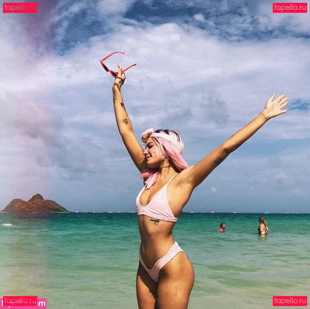 Halsey Onlyfans Photo Gallery 