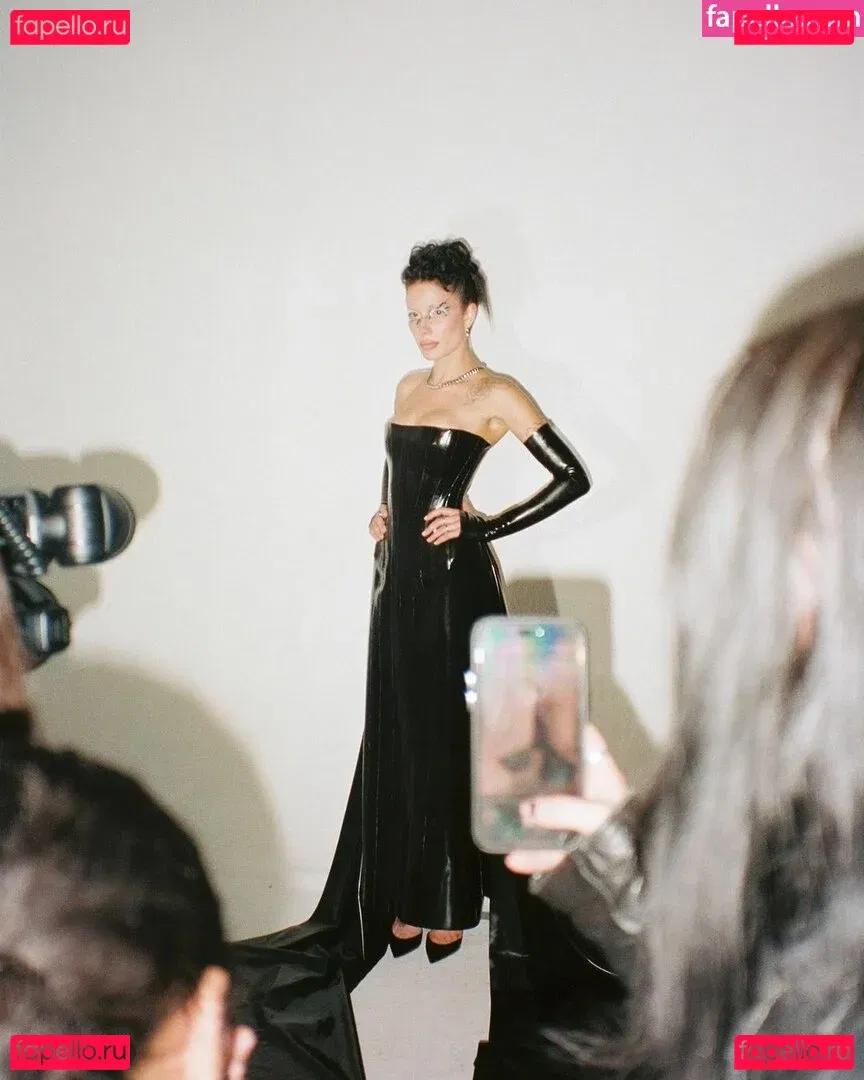 Halsey Onlyfans Photo Gallery 