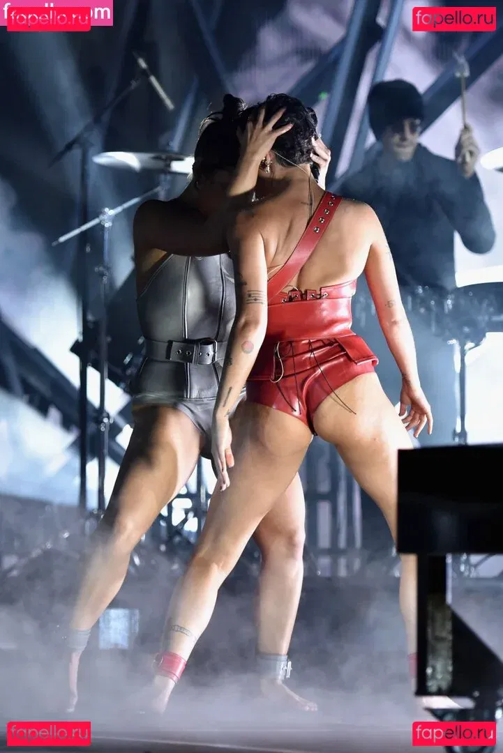 Halsey Onlyfans Photo Gallery 