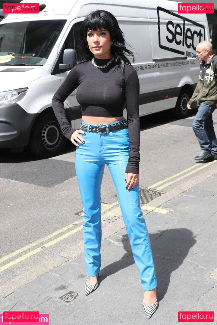 Halsey Onlyfans Photo Gallery 
