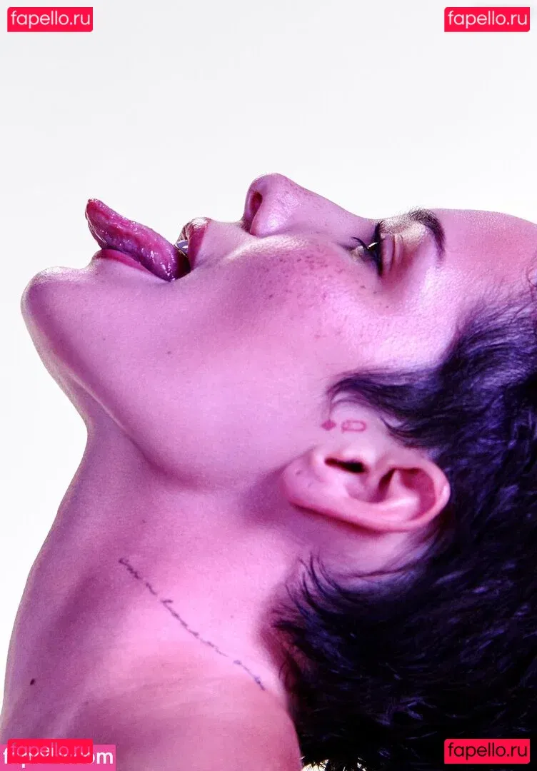 Halsey Onlyfans Photo Gallery 