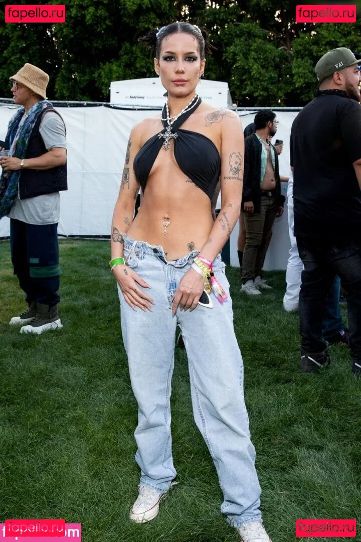 Halsey Onlyfans Photo Gallery 