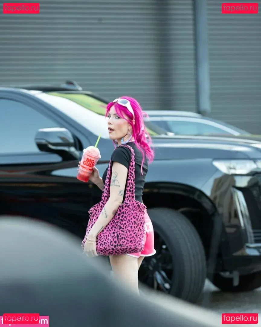 Halsey Onlyfans Photo Gallery 