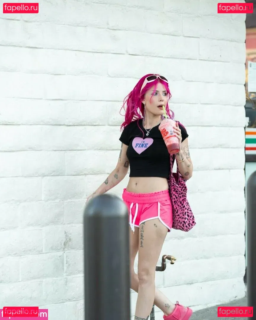 Halsey Onlyfans Photo Gallery 