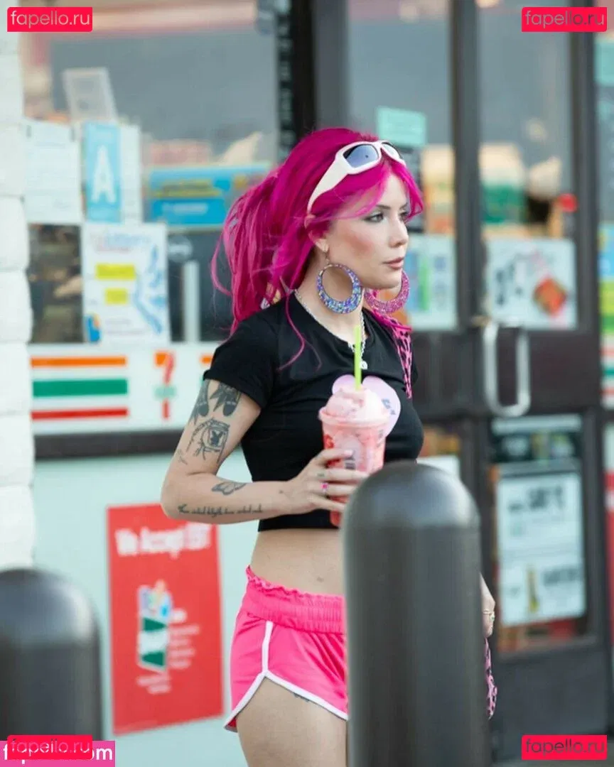 Halsey Onlyfans Photo Gallery 