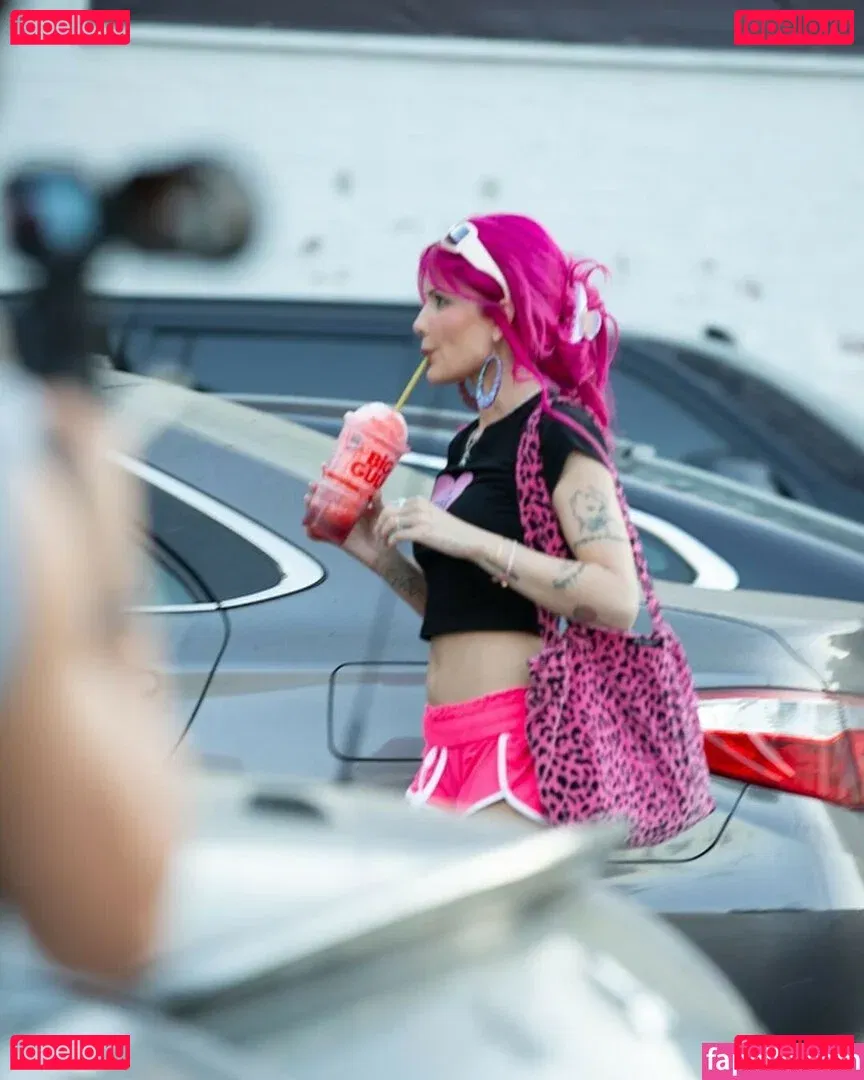 Halsey Onlyfans Photo Gallery 