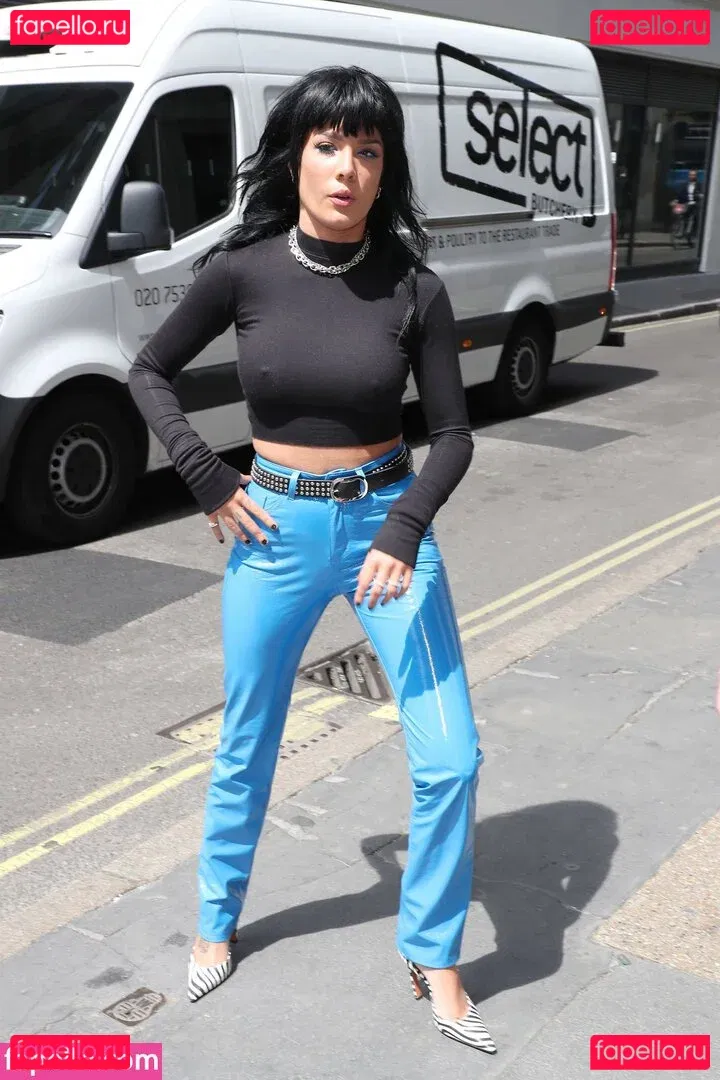 Halsey Onlyfans Photo Gallery 