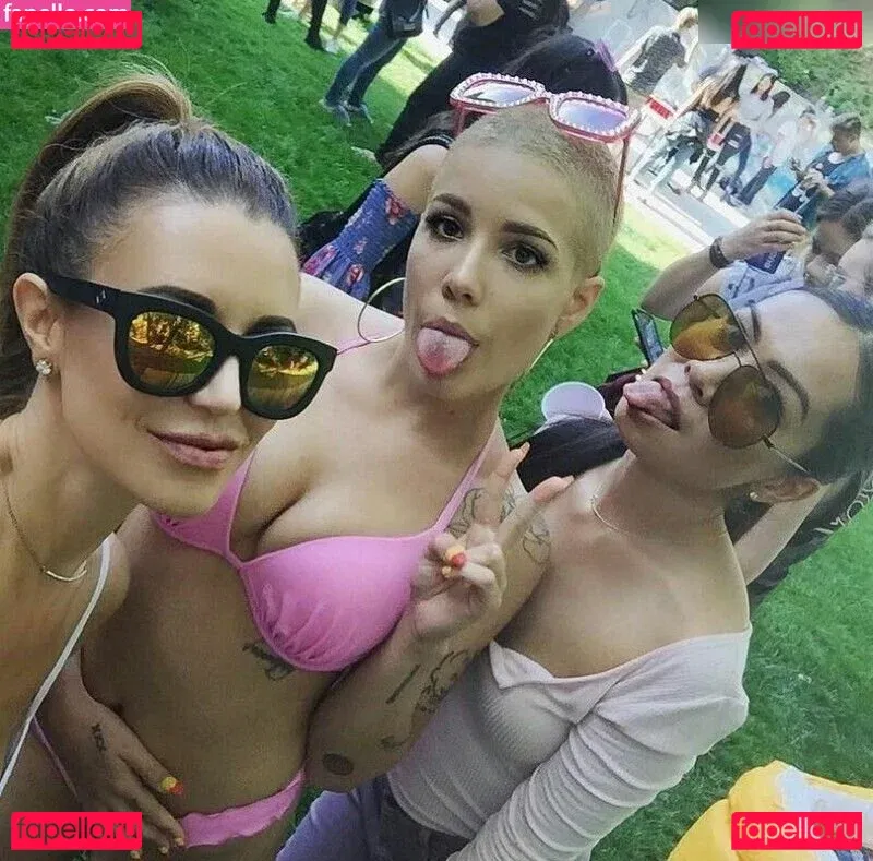 Halsey Onlyfans Photo Gallery 