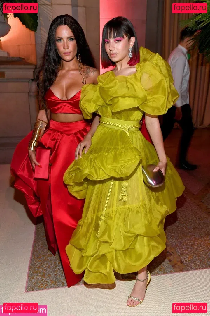 Halsey Onlyfans Photo Gallery 