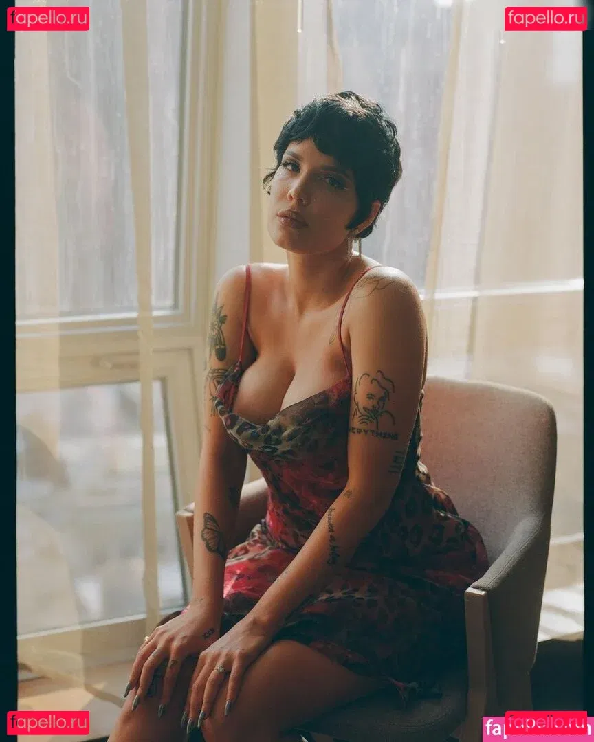 Halsey Onlyfans Photo Gallery 