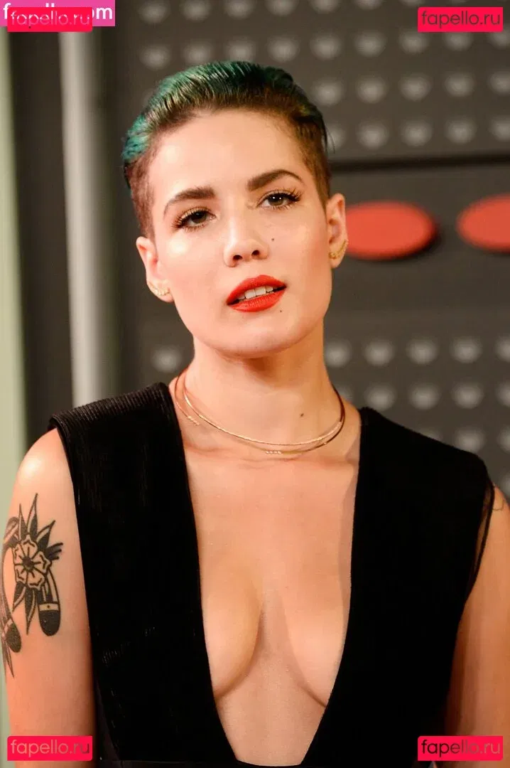 Halsey Onlyfans Photo Gallery 