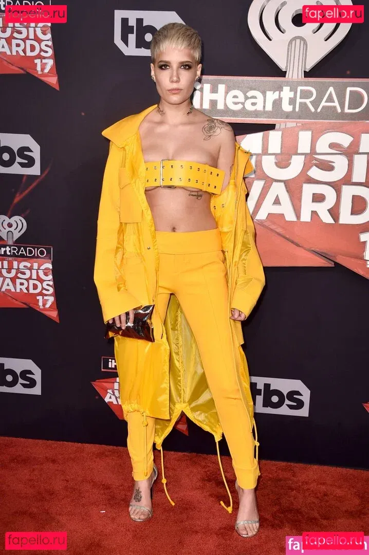 Halsey Onlyfans Photo Gallery 